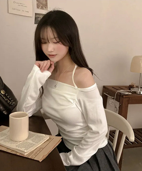 VIVID LADY(ビビッドレディー)の「ホルターネックオフショルダードレープトップス(Tシャツ/カットソー・レディース・チャコールグレー/アイボリー/ブラック・FREE)」の4枚目の写真