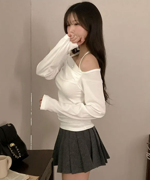 VIVID LADY(ビビッドレディー)の「ホルターネックオフショルダードレープトップス(Tシャツ/カットソー・レディース・チャコールグレー/アイボリー/ブラック・FREE)」の6枚目の写真