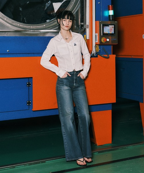 X-girl(エックスガール)の「FLARED DENIM PANTS(デニムパンツ・レディース・ライトインディゴブルー/ダークインディゴブルー・S/M)」の1枚目の写真