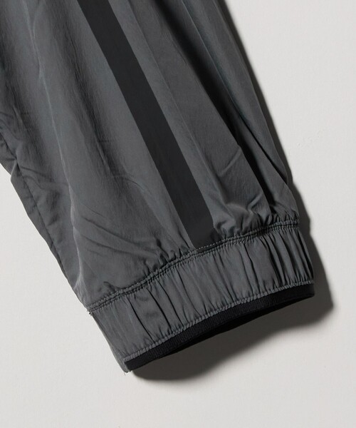 On(オン)の「<On>Performance Volt Jacket/パフォーマンスボルト ジャケット(マウンテンパーカー・メンズ・オリーブ/グレー系・M/L/XL/S)」の5枚目の写真