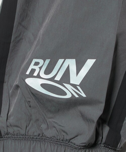 On(オン)の「<On>Performance Volt Jacket/パフォーマンスボルト ジャケット(マウンテンパーカー・メンズ・オリーブ/グレー系・M/L/XL/S)」の7枚目の写真