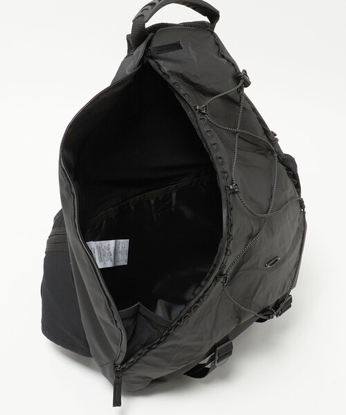 OAKLEY（オークリー）の「＜OAKLEY＞ラチチュード スリング パック（ボディバッグ/ウエストポーチ・メンズ・ブラック・FREE）」の2枚目の写真