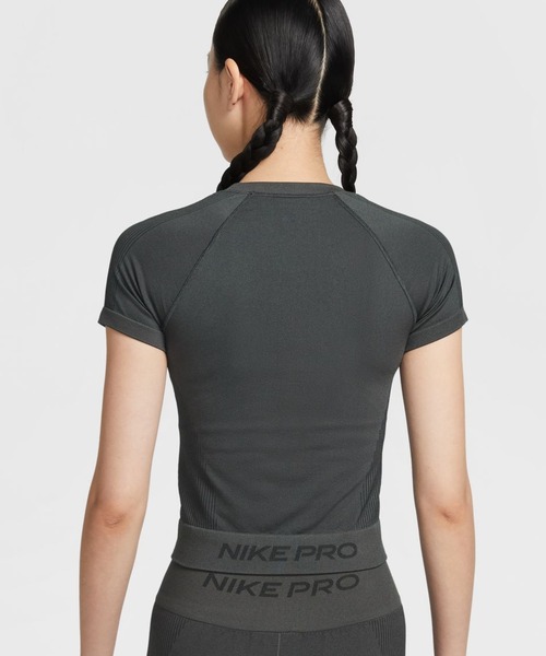NIKE(ナイキ)の「ナイキ NIKE ナイキ NP DF SMLS S/S トップ(Tシャツ/カットソー・レディース・グリーン/チャコールグレー・S/M/L)」の6枚目の写真