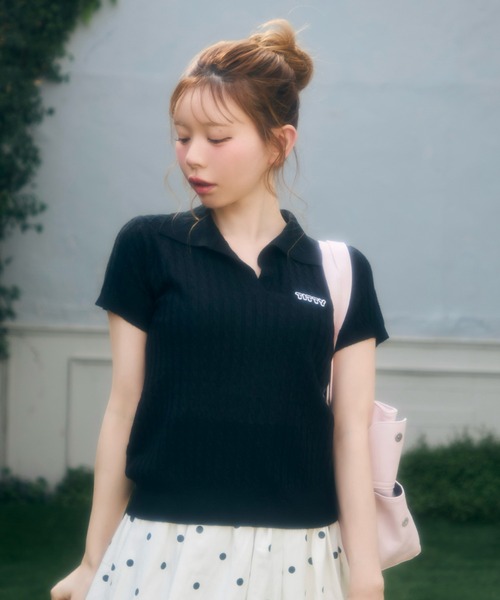 TITTY&CO.（ティティーアンドコー）の「ワンポイントロゴ入り半袖ニット（Tシャツ/カットソー・レディース・グレー/ベージュ/ブラック/アイボリー/ホワイト・FREE）」の3枚目の写真