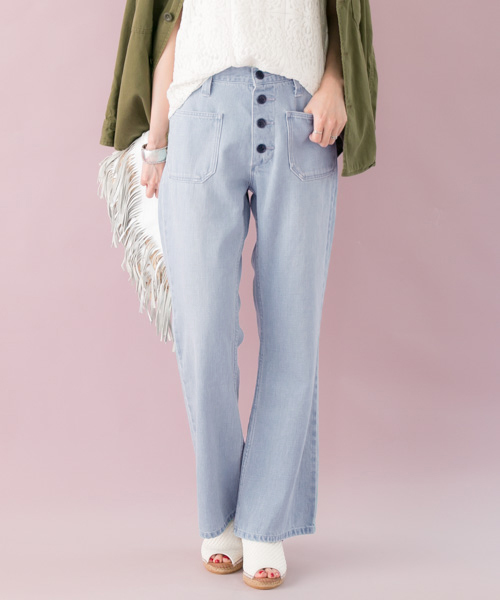 URBAN RESEARCH（アーバンリサーチ）の「UR フレアデニムパンツ（デニムパンツ・レディース・インディゴブルー/ライトインディゴブルー・36/38）」の3枚目の写真