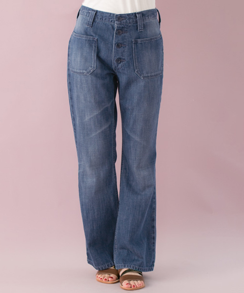 URBAN RESEARCH（アーバンリサーチ）の「UR フレアデニムパンツ（デニムパンツ・レディース・インディゴブルー/ライトインディゴブルー・36/38）」の5枚目の写真