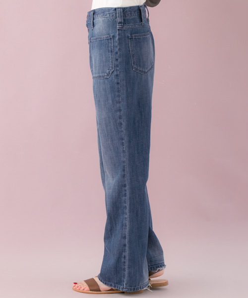 URBAN RESEARCH（アーバンリサーチ）の「UR フレアデニムパンツ（デニムパンツ・レディース・インディゴブルー/ライトインディゴブルー・36/38）」の6枚目の写真