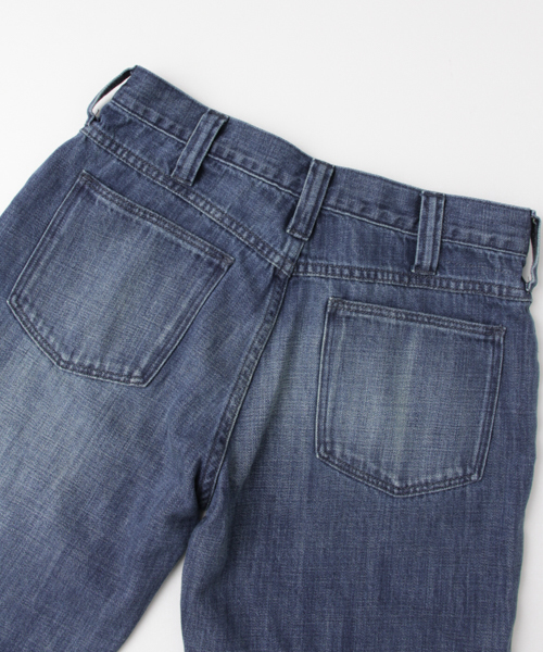 URBAN RESEARCH（アーバンリサーチ）の「UR フレアデニムパンツ（デニムパンツ・レディース・インディゴブルー/ライトインディゴブルー・36/38）」の14枚目の写真