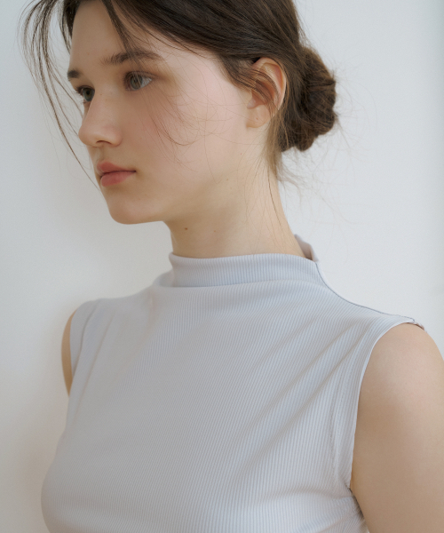 REORG（リオルグ）の「CE RIBBED SHIRRING SLEEVELESS ASH SKY BLUE（Tシャツ/カットソー・レディース・その他・SMALL/MEDIUM）」の2枚目の写真