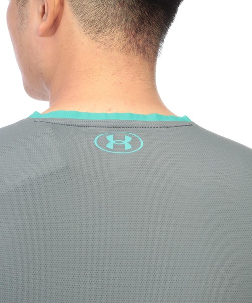 UNDER ARMOUR（アンダーアーマー）の「タンクトップ 夏 コンプレッション スリーブレス シャツ メンズ 大きいサイズ UA COOL アイソチル ノースリーブ シャツ トレーニング アウトドア UNDER ARMOUR アンダーアーマー（タンクトップ・メンズ・ブラック/グレー・3XL/4XL/5XL）」の5枚目の写真