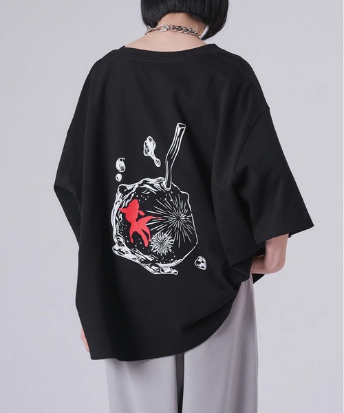 狐独(コドク)の「金魚刺繍スムースプリントT(Tシャツ/カットソー・メンズ・ブラック/オフホワイト・MEDIUM/LARGE)」の1枚目の写真