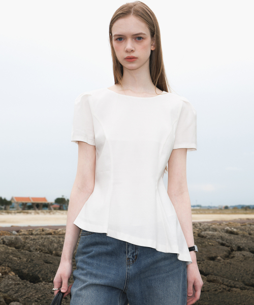DEHEVE（デヘヴェ）の「Unbalance Frill Blouse [Ivory]（シャツ/ブラウス・レディース・アイボリー・SMALL/MEDIUM）」の2枚目の写真