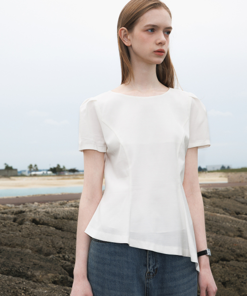 DEHEVE（デヘヴェ）の「Unbalance Frill Blouse [Ivory]（シャツ/ブラウス・レディース・アイボリー・SMALL/MEDIUM）」の4枚目の写真