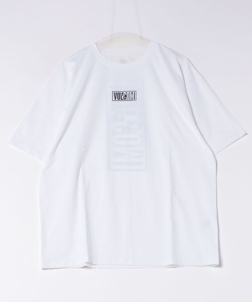 VOLCOM(ボルコム)の「VOLCOM メンズ VERTICAL LOGO GRAPHIC サーフTシャツ 【2026年春夏モデル】(Tシャツ/カットソー・メンズ・ブラック/オリーブ/ホワイト・MEDIUM/LARGE/X-LARGE/SMALL)」の1枚目の写真