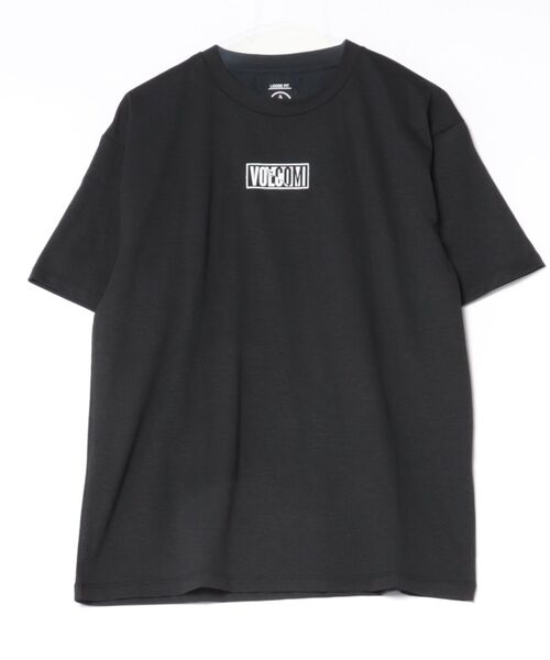 VOLCOM(ボルコム)の「VOLCOM メンズ VERTICAL LOGO GRAPHIC サーフTシャツ 【2026年春夏モデル】(Tシャツ/カットソー・メンズ・ブラック/オリーブ/ホワイト・MEDIUM/LARGE/X-LARGE/SMALL)」の2枚目の写真