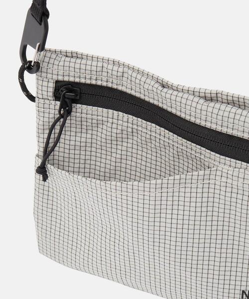 THE NORTH FACE(ザノースフェイス)の「THE NORTH FACE RAFTER SHOULDER POUCH SSP(ショルダーバッグ・レディース・ブルー/グレー/ブラック・ONE)」の10枚目の写真