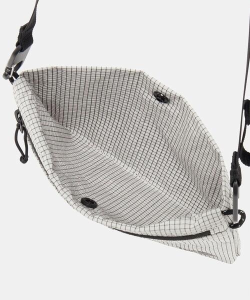 THE NORTH FACE(ザノースフェイス)の「THE NORTH FACE RAFTER SHOULDER POUCH SSP(ショルダーバッグ・レディース・ブルー/グレー/ブラック・ONE)」の9枚目の写真