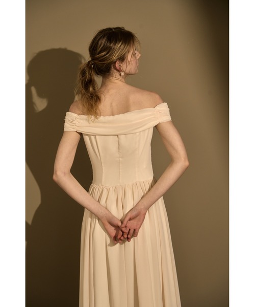 ERADIE(エラディエ)の「Asymmetric Off-Shoulder Drape One Piece オフショルアシメトリードレープワンピース(ワンピース・レディース・ブルー/アイボリー/ブラック系/モーブ系・FREE)」の10枚目の写真