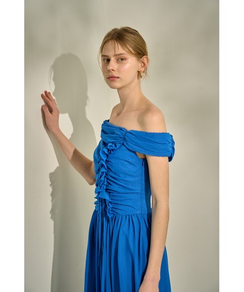 ERADIE(エラディエ)の「Asymmetric Off-Shoulder Drape One Piece オフショルアシメトリードレープワンピース(ワンピース・レディース・ブルー/アイボリー/ブラック系/モーブ系・FREE)」の14枚目の写真
