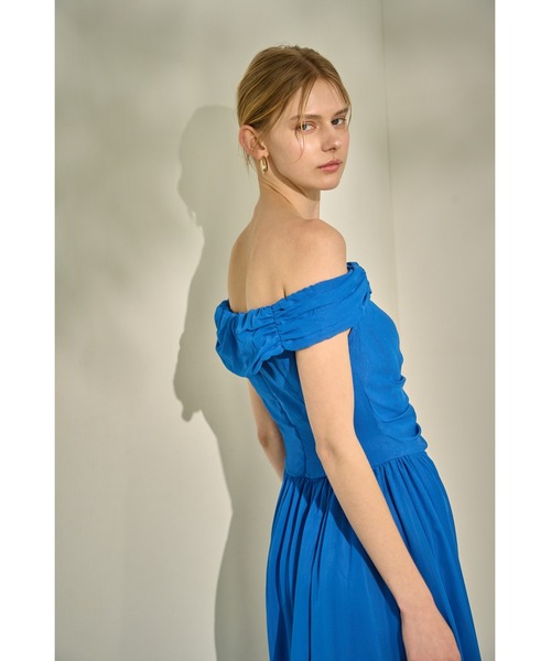 ERADIE(エラディエ)の「Asymmetric Off-Shoulder Drape One Piece オフショルアシメトリードレープワンピース(ワンピース・レディース・ブルー/アイボリー/ブラック系/モーブ系・FREE)」の5枚目の写真