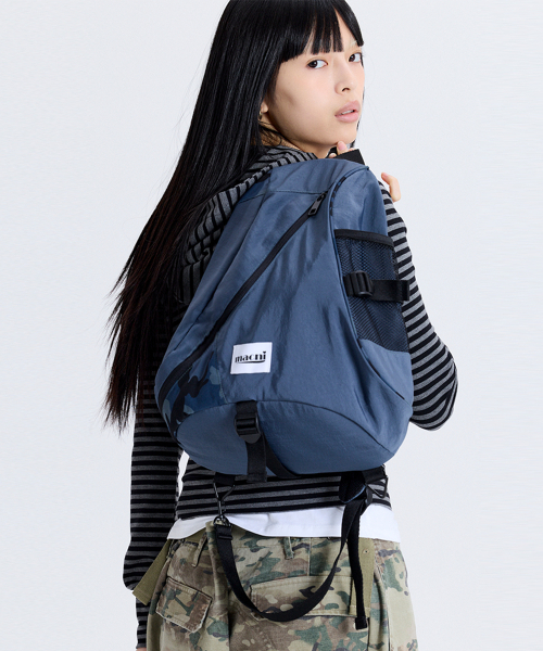 MACNI(マクニ)の「SCOUT SLING BAG BLUE(メッセンジャーバッグ・レディース・ブルー/ライトブルー・FREE)」の3枚目の写真
