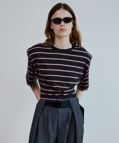 MAISON SPECIAL(メゾンスペシャル)の「Power Shoulder T-Shirt/パワショルTシャツ(Tシャツ/カットソー・レディース・チャコールグレー/ブラウン/ホワイト・FREE)」の9枚目の写真