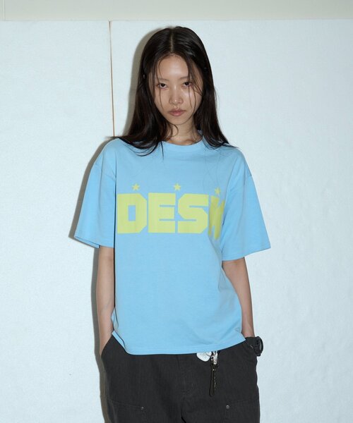 WHO'S WHO gallery(フーズフーギャラリー)の「【OFFICE SERVICES】 DESK TEE(Tシャツ/カットソー・レディース・ホワイト/レッド/サックスブルー・SMALL/MEDIUM)」の4枚目の写真