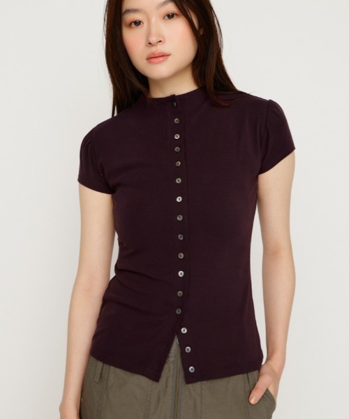 SLY(スライ)の「BUTTON LINE CAP S/L TOPS ボタンラインキャップスリーブトップス 夏服 秋服(Tシャツ/カットソー・レディース・ブラック/アイボリー/ダークパープル・FREE)」の3枚目の写真