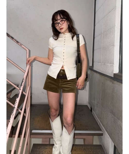 SLY(スライ)の「BUTTON LINE CAP S/L TOPS ボタンラインキャップスリーブトップス 夏服 秋服(Tシャツ/カットソー・レディース・ブラック/アイボリー/ダークパープル・FREE)」の21枚目の写真