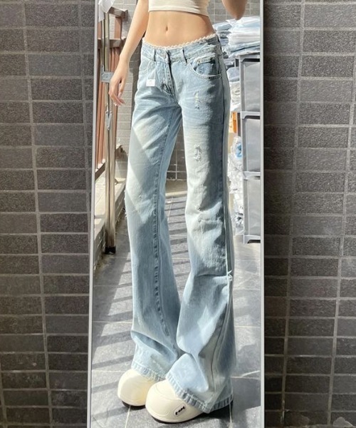 AVYL(アヴィル)の「ローライズスーパーワイドフレアデニムパンツ(デニムパンツ・レディース・サックスブルー・S/M/L)」の11枚目の写真