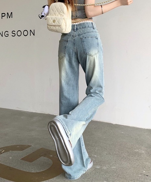 AVYL(アヴィル)の「ローライズスーパーワイドフレアデニムパンツ(デニムパンツ・レディース・サックスブルー・S/M/L)」の4枚目の写真