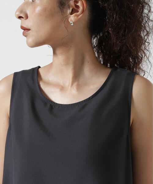 CHIGNON(シニヨン)の「CHIGNON(シニヨン)ヘムレースサテンタンク(タンクトップ・レディース・ブラック/ホワイト系2・F)」の9枚目の写真