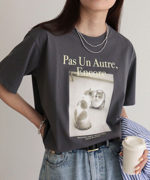 fredy emue(フレディエミュ)の「【UVカット/接触冷感】CATフォトTシャツ(Tシャツ/カットソー・レディース・チャコールグレー/オフホワイト/サックスブルー・38)」の18枚目の写真