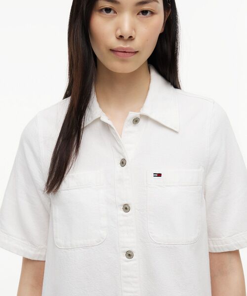 tommy jeans（トミー ジーンズ）の「ツイルAラインシャツワンピース（シャツワンピース・レディース・ホワイト・SMALL/MEDIUM/X-SMALL）」の2枚目の写真