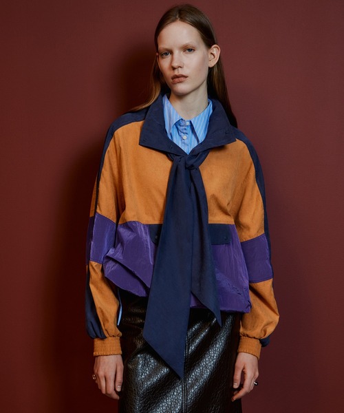 MAISON SPECIAL(メゾンスペシャル)の「Multicolor Bow-Tie Anorak/マルチカラーボウタイアノラック(ブルゾン・レディース・キャメル/グリーン・FREE)」の7枚目の写真