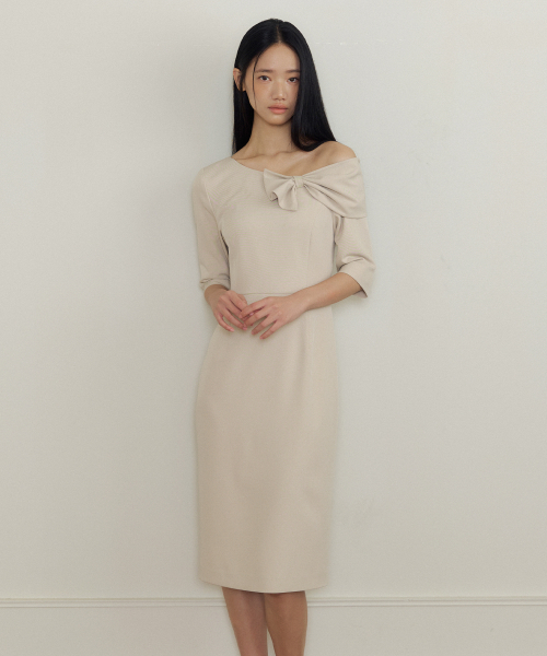 LUCIR ZU(ルシールズ)の「One-Shoulder Ribbon Drape Dress (beige)(ワンピース・レディース・その他・SMALL/MEDIUM)」の1枚目の写真