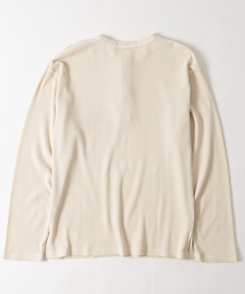 JOHN'S CLOSET(ジョンズクローゼット)の「【31】レタリングロゴ ワッフルヘンリーネック Tシャツ ソリッド/ピグメント(Tシャツ/カットソー・メンズ・レッド/ブラック系2/ホワイト系1/ブラック系1/チャコールグレー/ホワイト系2/アイボリー・SMALL/MEDIUM/LARGE)」の15枚目の写真