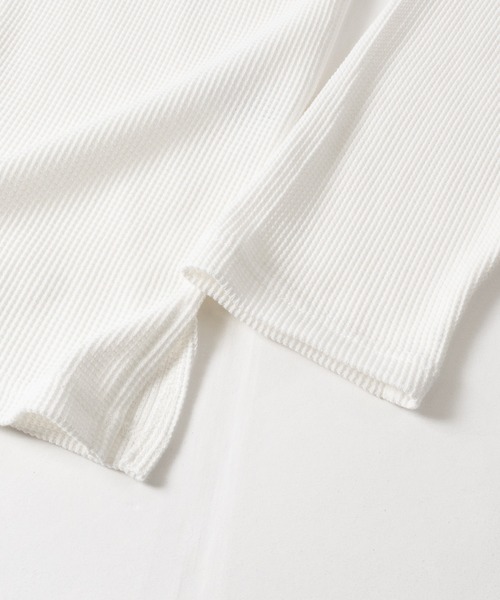 JOHN'S CLOSET(ジョンズクローゼット)の「【31】レタリングロゴ ワッフルヘンリーネック Tシャツ ソリッド/ピグメント(Tシャツ/カットソー・メンズ・レッド/ブラック系2/ホワイト系1/ブラック系1/チャコールグレー/ホワイト系2/アイボリー・SMALL/MEDIUM/LARGE)」の12枚目の写真