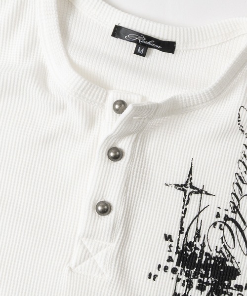 JOHN'S CLOSET(ジョンズクローゼット)の「【31】レタリングロゴ ワッフルヘンリーネック Tシャツ ソリッド/ピグメント(Tシャツ/カットソー・メンズ・レッド/ブラック系2/ホワイト系1/ブラック系1/チャコールグレー/ホワイト系2/アイボリー・SMALL/MEDIUM/LARGE)」の9枚目の写真