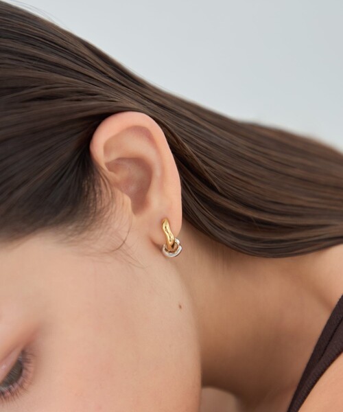 ete（エテ）の「[ONLINE Limited] ニュアンス チャーム ハグピアス（ピアス（両耳用）・レディース・イエローゴールド/ピンクゴールド・FREE）」の9枚目の写真