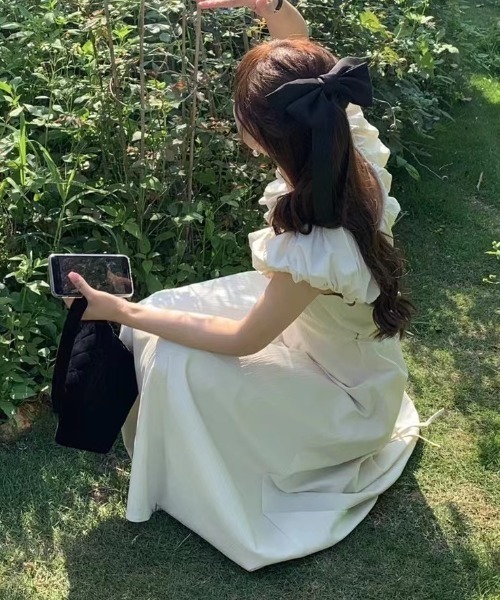 Aelina（エリナ）の「Vネックワンピース（ワンピース・レディース・ベージュ/ブラック・FREE）」の11枚目の写真