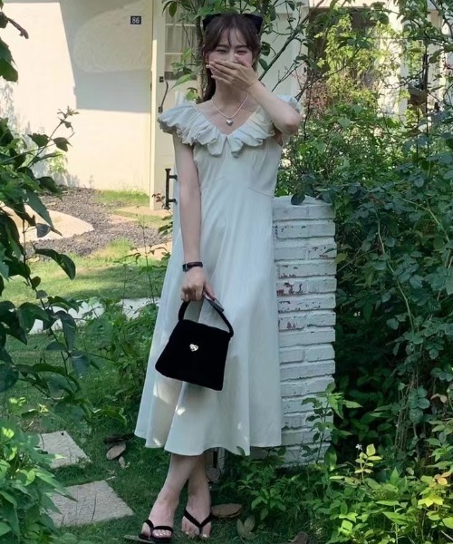 Aelina（エリナ）の「Vネックワンピース（ワンピース・レディース・ベージュ/ブラック・FREE）」の13枚目の写真