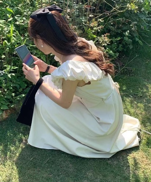Aelina（エリナ）の「Vネックワンピース（ワンピース・レディース・ベージュ/ブラック・FREE）」の15枚目の写真