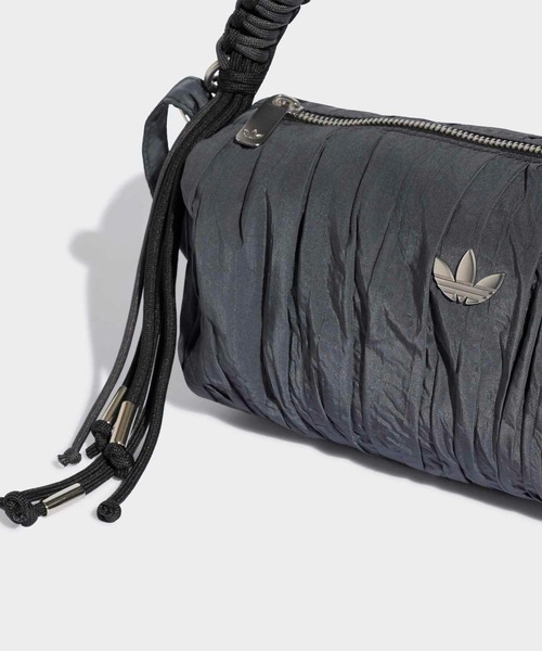adidas（アディダス）の「オリジナルス デイリー トゥ ゴー SLR バッグ / アディダスオリジナルス adidas Originals（ショルダーバッグ・レディース・グレー・FREE）」の5枚目の写真