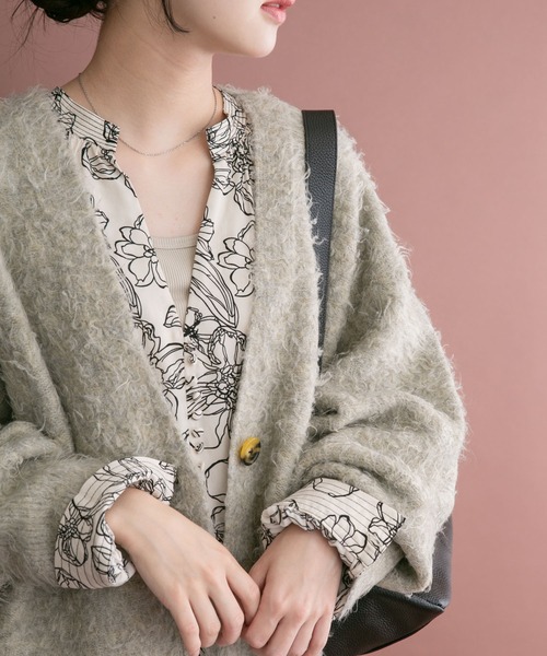 ITEMS URBANRESEARCH(アイテムズ アーバンリサーチ)の「ソフトシャギーVネックカーディガン(カーディガン/ボレロ・レディース・グレー系その他/ブラウン系その他/ネイビー・FREE)」の1枚目の写真