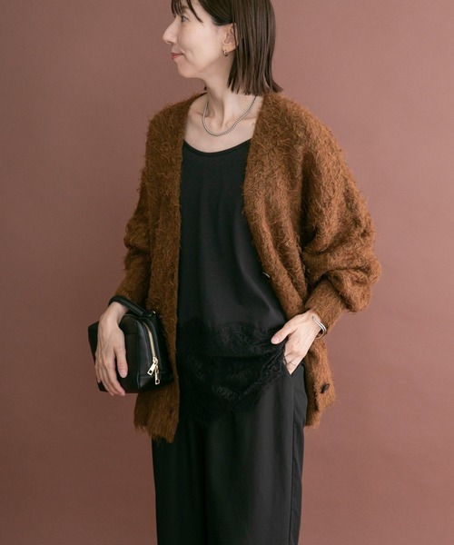ITEMS URBANRESEARCH(アイテムズ アーバンリサーチ)の「ソフトシャギーVネックカーディガン(カーディガン/ボレロ・レディース・グレー系その他/ブラウン系その他/ネイビー・FREE)」の2枚目の写真