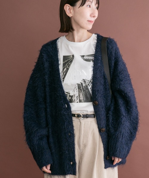 ITEMS URBANRESEARCH(アイテムズ アーバンリサーチ)の「ソフトシャギーVネックカーディガン(カーディガン/ボレロ・レディース・グレー系その他/ブラウン系その他/ネイビー・FREE)」の4枚目の写真
