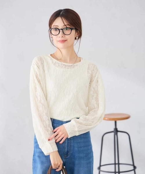 a.v.v(アーヴェヴェ)の「シアーフラワージャガードトップス(Tシャツ/カットソー・レディース・アイボリー/ブラック・40/38)」の1枚目の写真