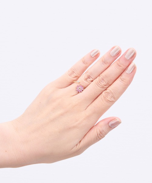 Zoule(ゾーラ)の「Zoule ゾーラ:FLOWER LETTER SERIES jewel flower letterR-5 花言葉 ガーベラ リング(リング・レディース・ピンク・FREE)」の2枚目の写真