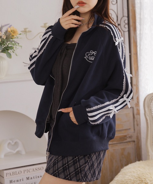 Anely(アネリー)の「スタンドカラー リボン 配色ライン ジップアップ ジャケット(パーカー・レディース・ネイビー/ホワイト/アイボリー・FREE)」の13枚目の写真